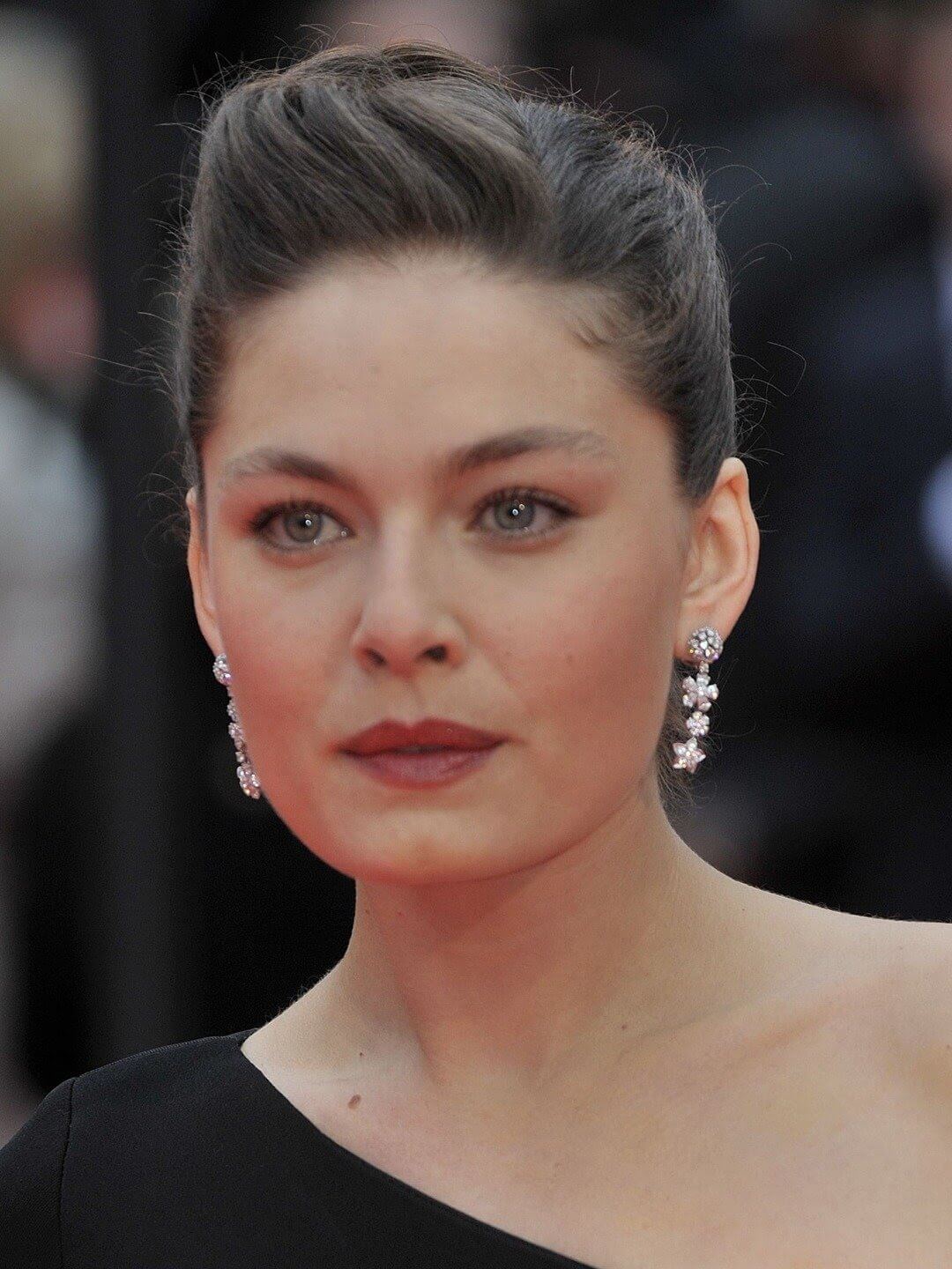 Alexa Davalos