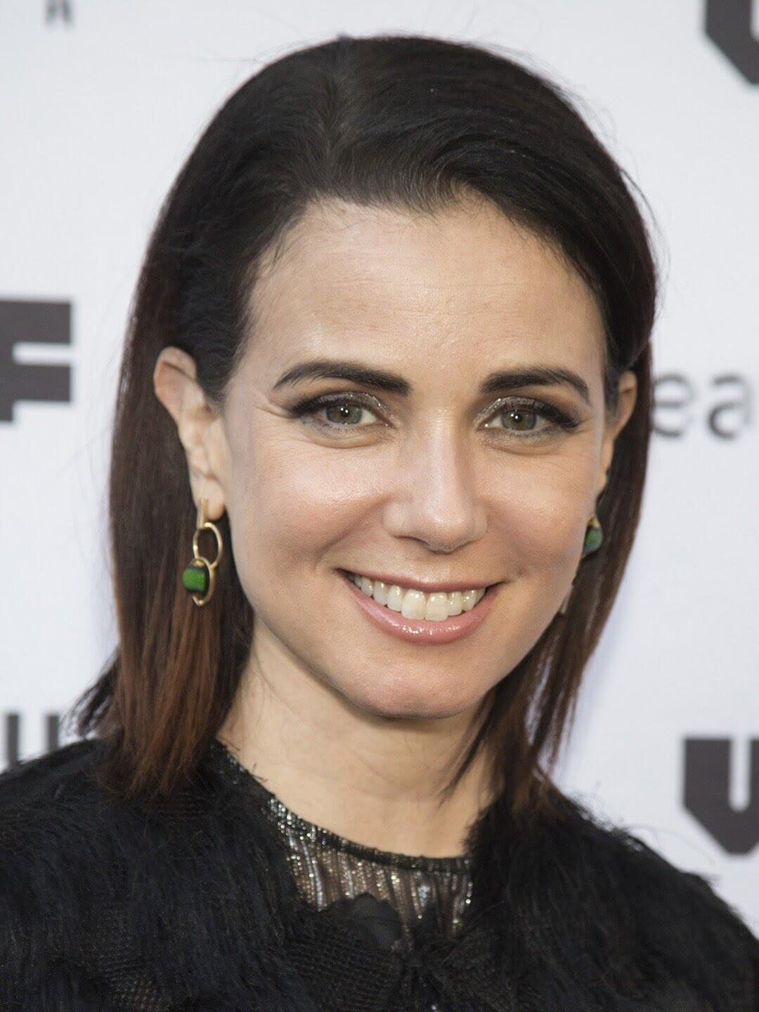 Mia Kirshner