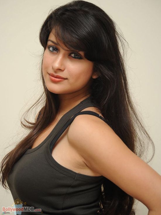 Nyra Banerjee (Madhuurima)