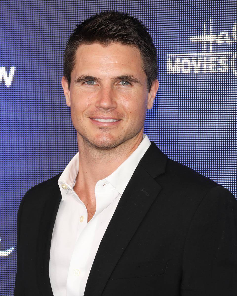 Robbie Amell